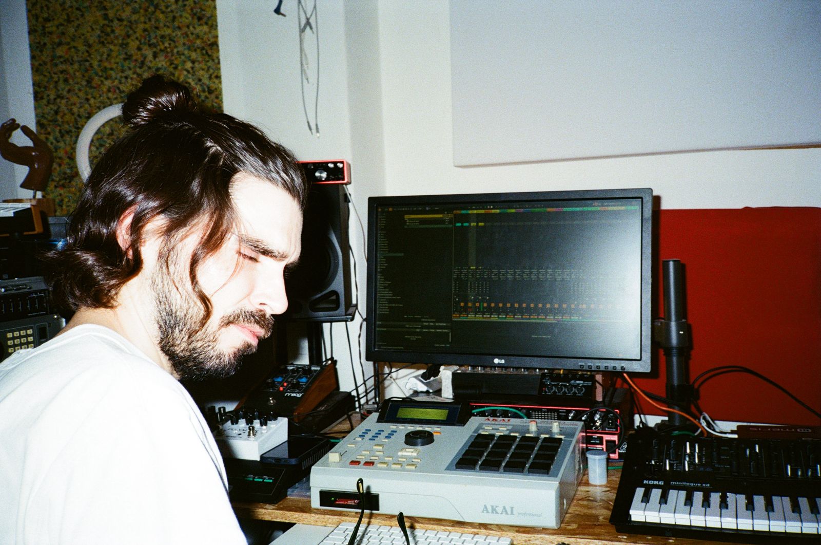 Tour-Maubourg - House / Deep House artist offering music feedback on Echio